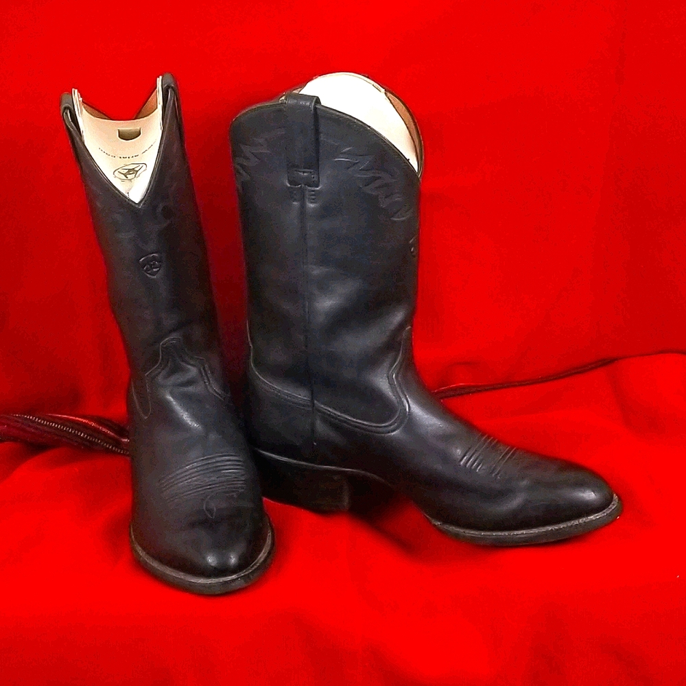 Barely worn Ariat Cowboy Boot 13